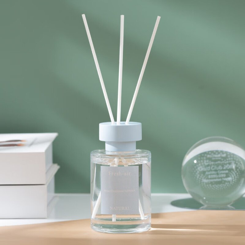Round 100ml matte black and white color reed diffuser glass bottle with cap sticks