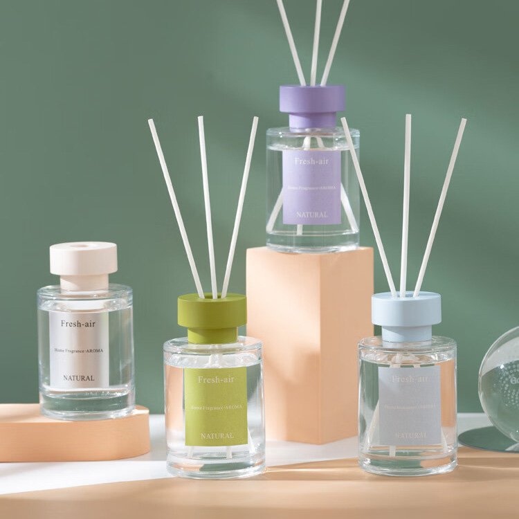 Round 100ml matte black and white color reed diffuser glass bottle with cap sticks