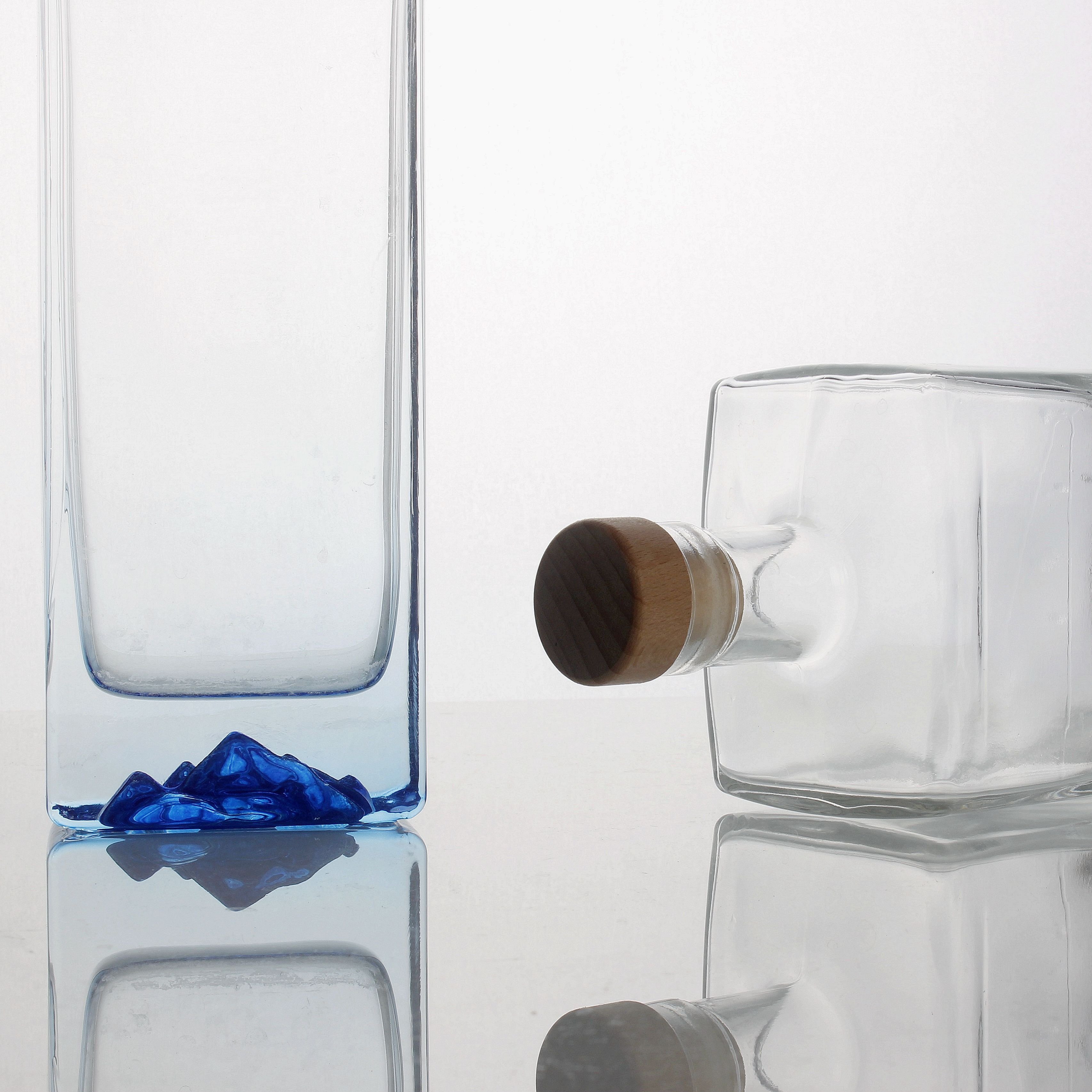 750ml 500ml Vodka Brandy Rum Gin Glass Bottles For Wine Spirit Liquids Glass Bottle with Cork Stopper