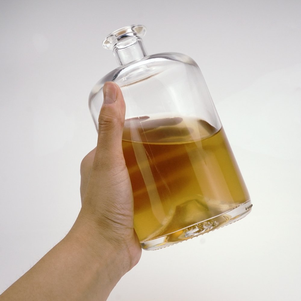 Bespoke High-end Mountain Base Super Flint Glass Premium Liquor Glass Alcoholic Beverage Bottle For Whisky Vodka Brandy Tequila