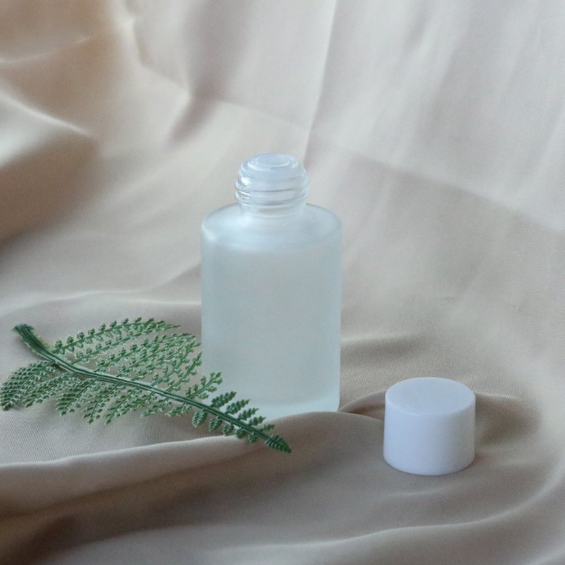 High Quality Empty Cylinder 30ml 60ml Cosmetic Packaging Glass Frosted Toner Bottle 100 ml (EPG29)