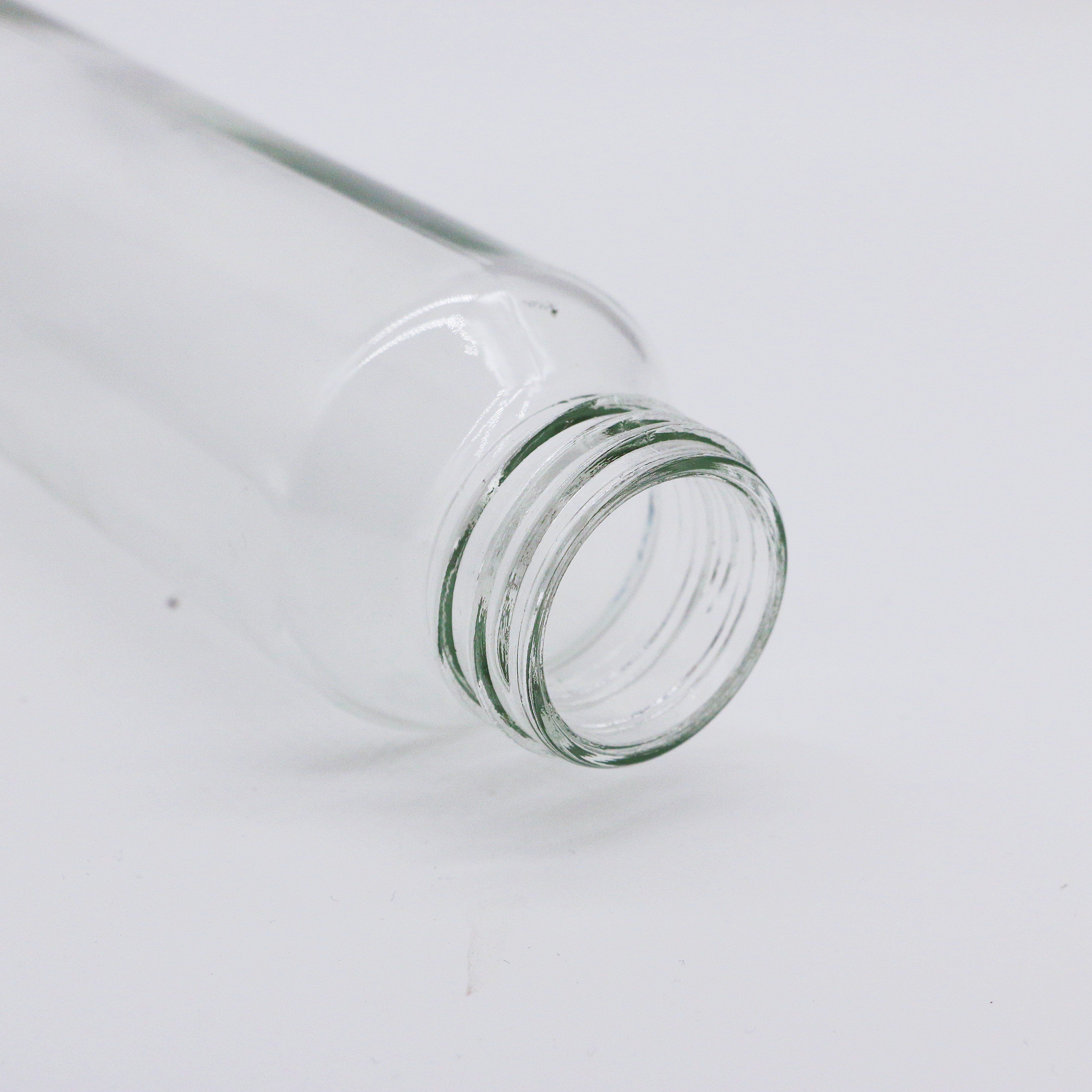 Empty transparent 500ml 375ml juice drink beverage mineral water glass bottle with plastic lid