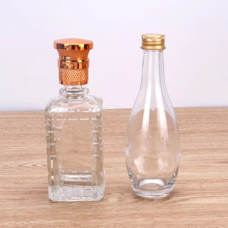 Custom Empty Glass Liquor Bottle 50ml 125ml 500ml 750ml Mini Glass Bottle Vodka Whiskey Alcohol Beverage Bottle with Lid