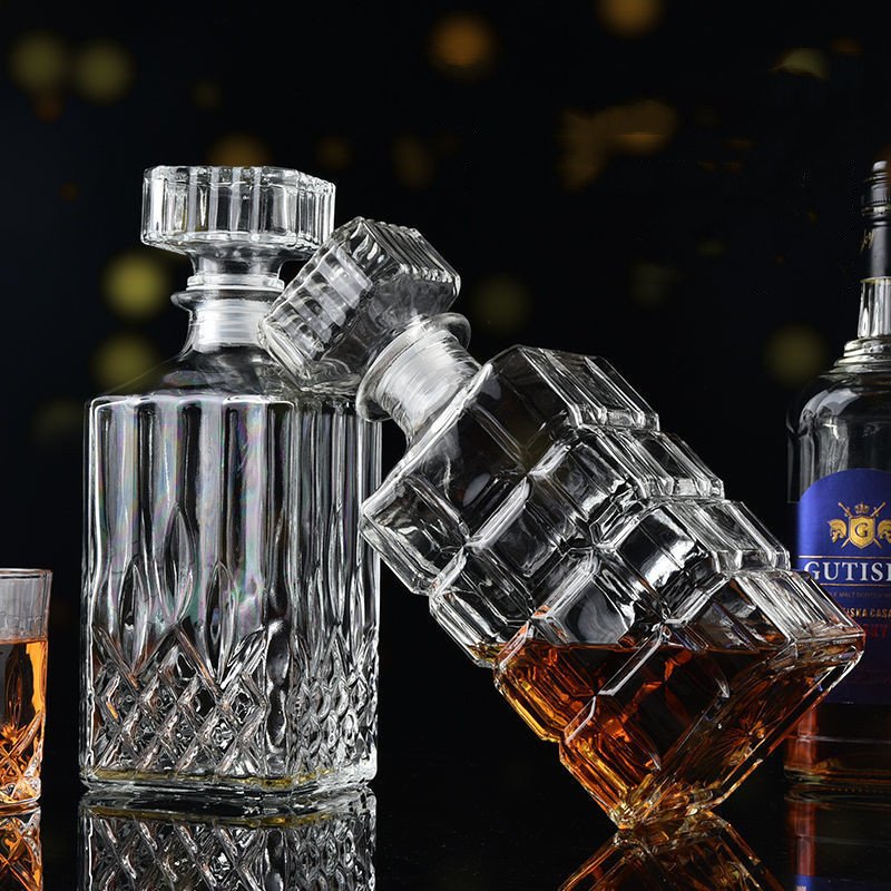 Custom Empty Glass Liquor Bottle 50ml 125ml 500ml 750ml Mini Glass Bottle Vodka Whiskey Alcohol Beverage Bottle with Lid
