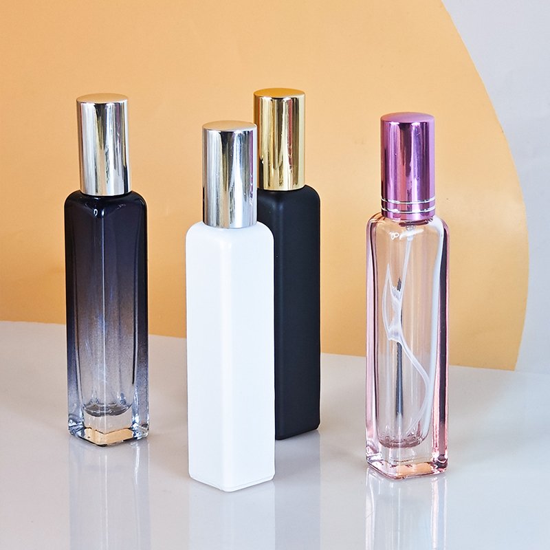 Wholesale Customized black and white 15ml mini Glass Bottle Cosmetic Glass Perfume Spray Bottle