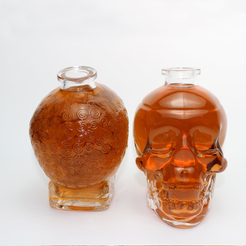 Skull Shape Bottle Vodka Bottle Factory Direct Sales 750ml Spirit Vodka Glass Bottle For Alcoholic Beverages