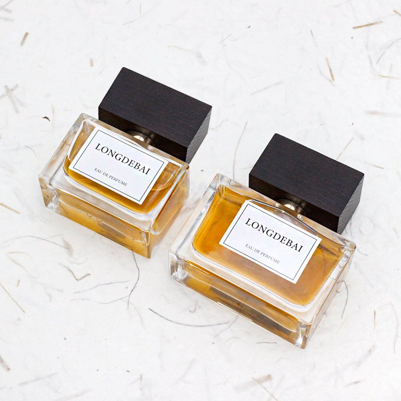 Wholesale empty unisex flat perfume glass bottle 30ml 50ml 100ml crimp perfume bottle with wooden cap
