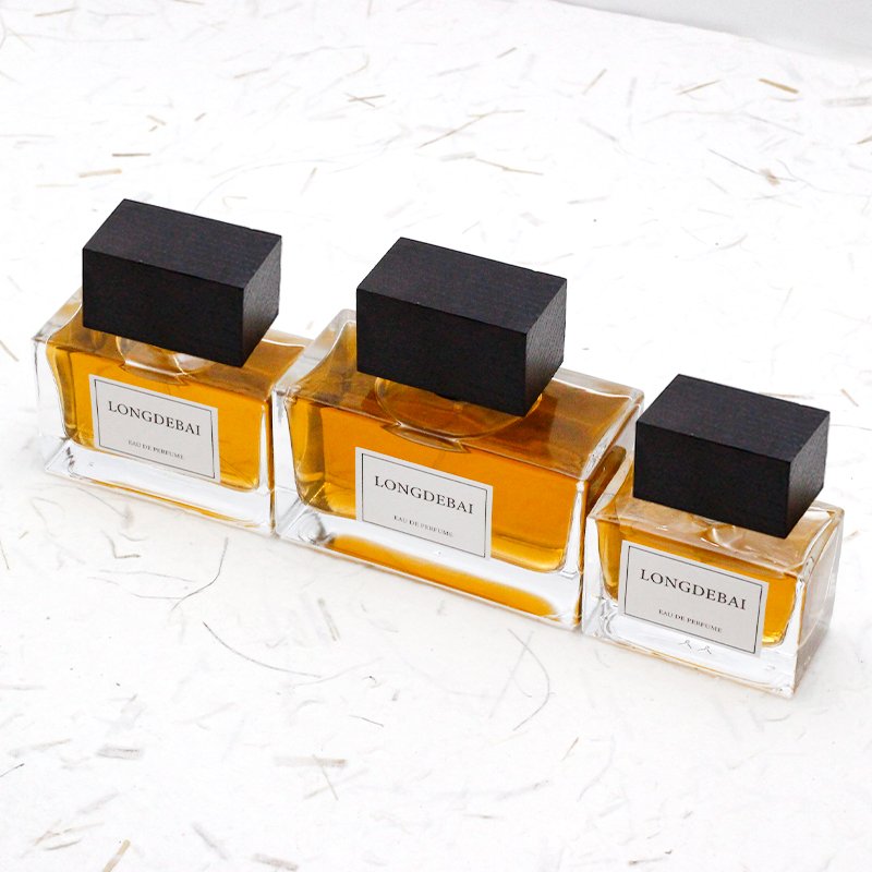 Wholesale empty unisex flat perfume glass bottle 30ml 50ml 100ml crimp perfume bottle with wooden cap