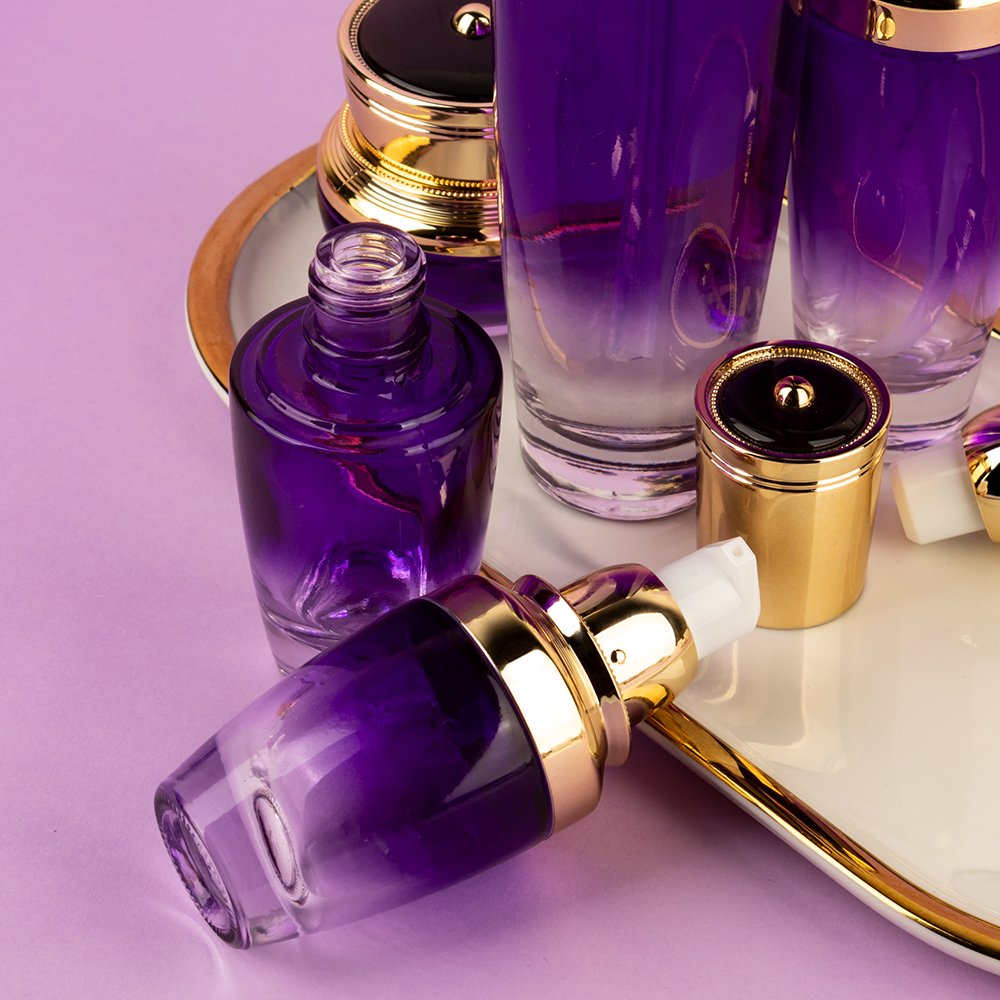 Factory manufacture glass cosmetic essential oil serum spray bottle customized skin care lotion Toner bottle