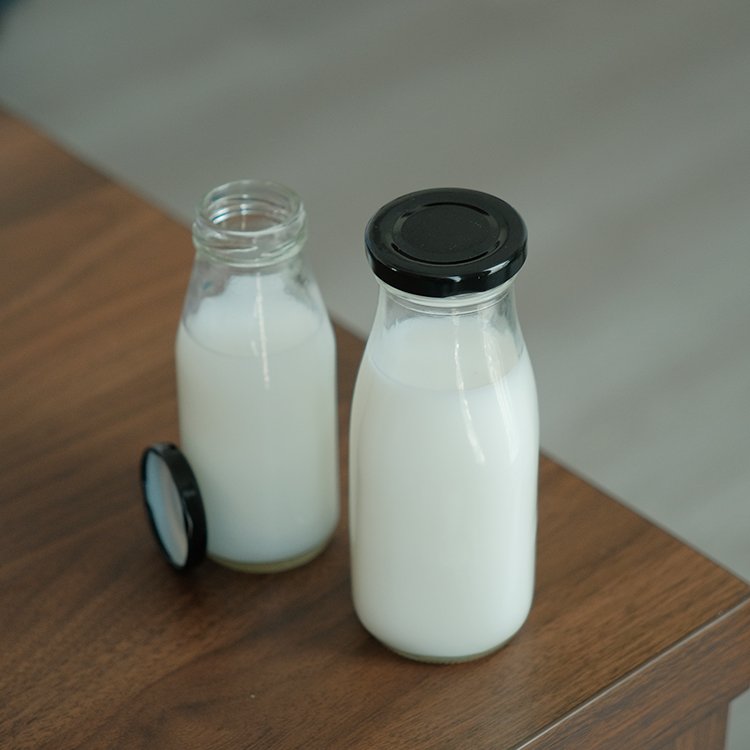 Various Size Glass Bottle Wholesale Empty Beverage Bottle Factory Sale Glass Milk Bottle With Metal Cap
