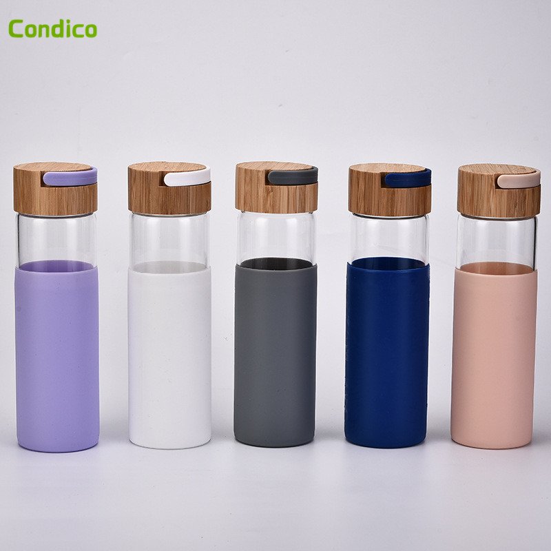 Luxury Glass Water Bottle Eco-friendly Portable Juice Shaker Tea Bottle With Silicon Glue Glass Tumbler With Bamboo Lids