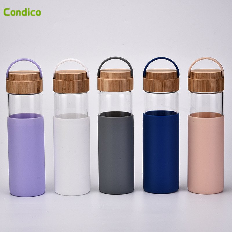 Luxury Glass Water Bottle Eco-friendly Portable Juice Shaker Tea Bottle With Silicon Glue Glass Tumbler With Bamboo Lids