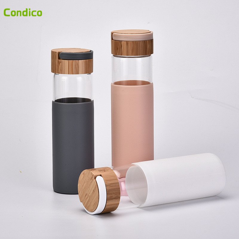 Luxury Glass Water Bottle Eco-friendly Portable Juice Shaker Tea Bottle With Silicon Glue Glass Tumbler With Bamboo Lids