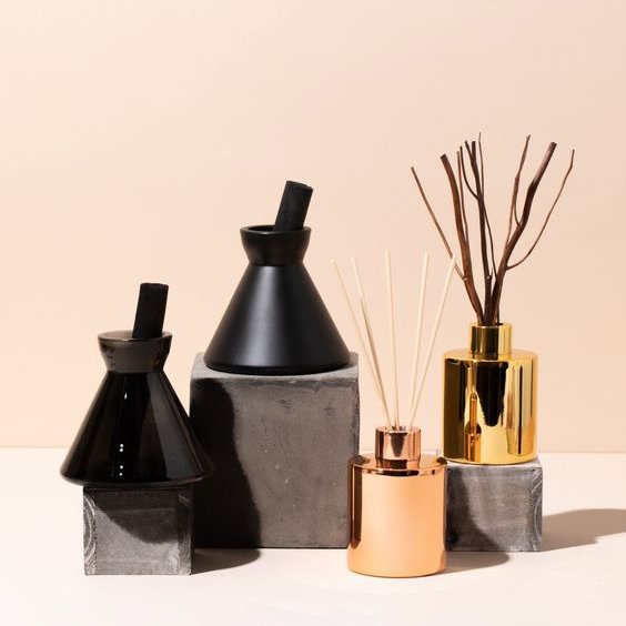 Wholesale 200ml Black Reed Diffuser Bottle Custom Color Aromatherapy Glass Bottle With Stick Factory direct