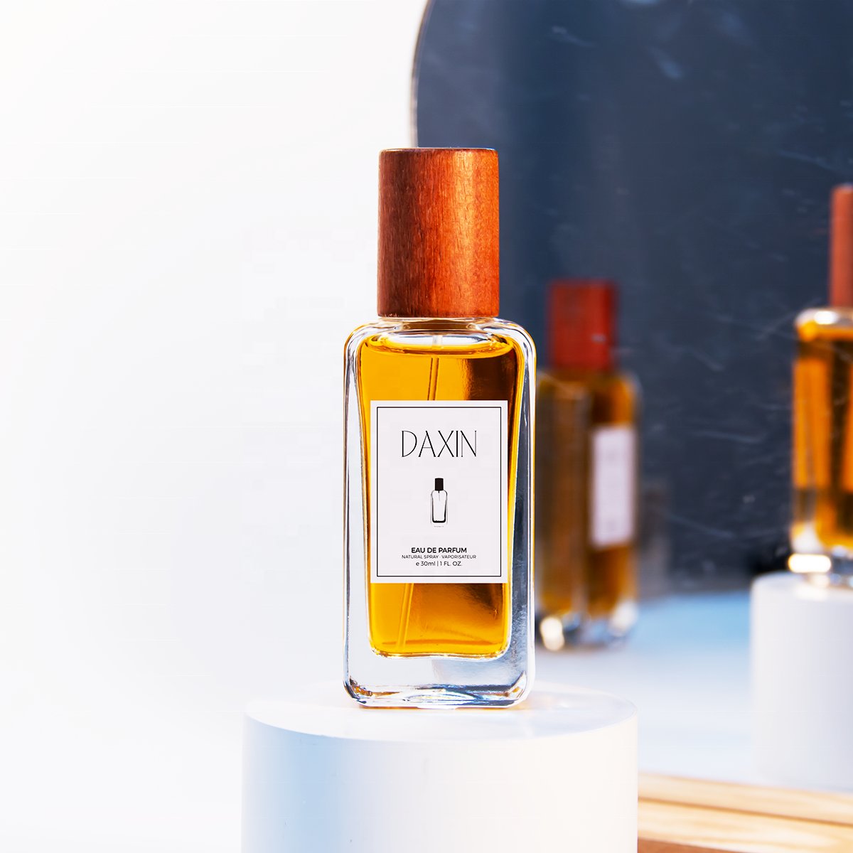 Factory Price Wood Cap Luxury 50ml Clear Rectangle Glass Perfume Bottle Unique 30ml 50ml Perfume Bottle Fragrance Bottle