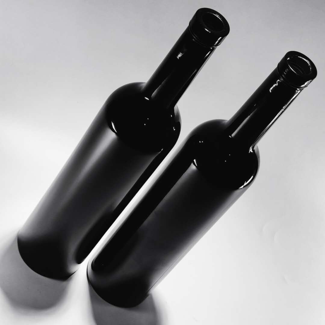 Hot Sale 750ml 1l Matte Black Vodka Gin Rum Brandy Whisky Glass Bottle