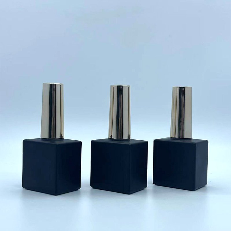 Free Sample Empty Black Giant Nail Gel Polish Bottle With Brush 20ml Square Nail Polish glass Bottle With High Gold Cap