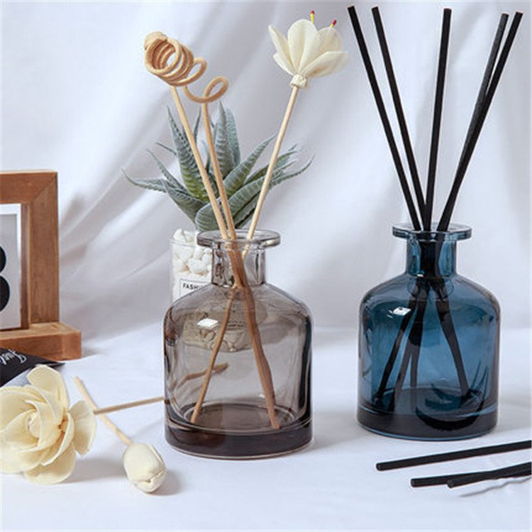 Wholesale of fragrance glass bottles by manufacturers 150ml large belly spray color fragrance bottles, no fire rattan aroma bott