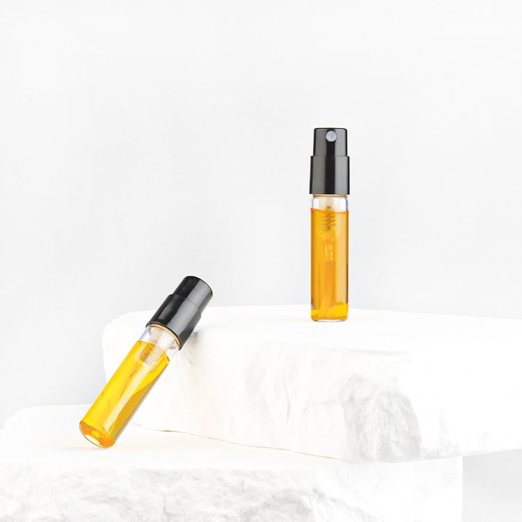 Hot Selling Low MOQ Mini 2 ML Travel Style Glass Vials