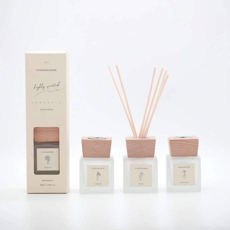 100ml 200ml Empty Luxury Round Perfume Aroma Glass Reed Diffuser Bottles With Wooden Cap