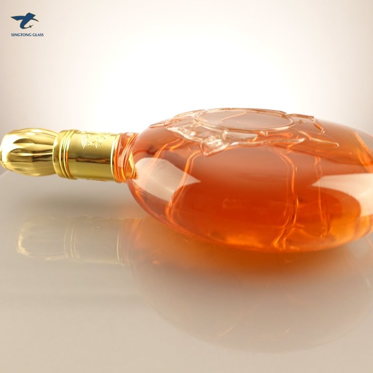 High quality liquor spirits brandy 700ml XO glass bottle supplier with cork