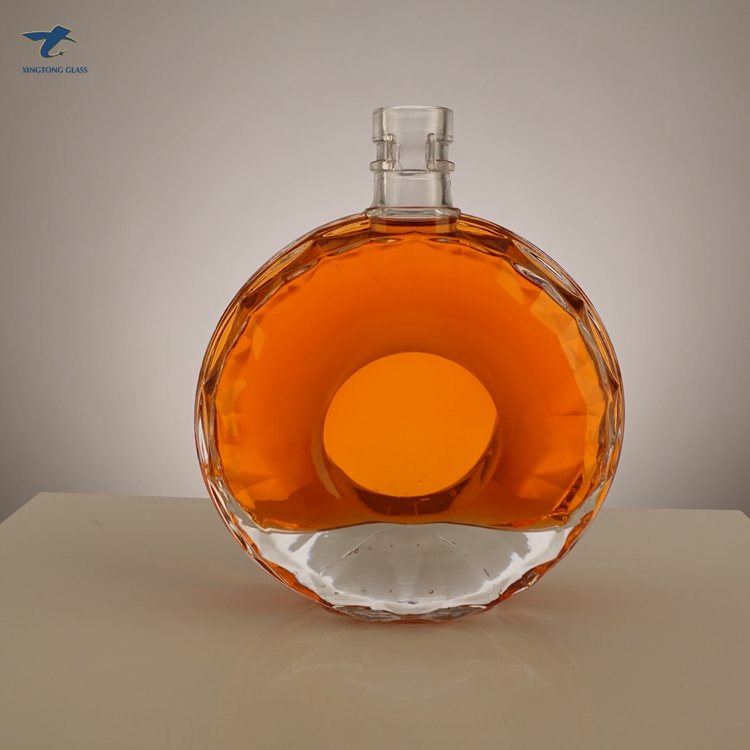 High quality liquor spirits brandy 700ml XO glass bottle supplier with cork