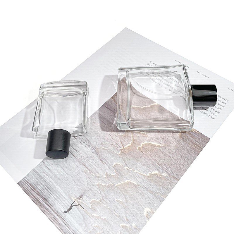 Wholesale 50ml 100ml Luxury Flat Square Glass Perfume Glass Bottle With Sprayer And Lid