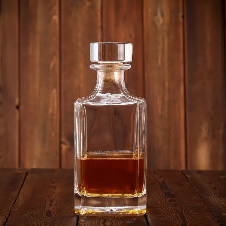 best sale whiskey decanter liquor free sample customize 26 oz glass whiskey bottle for vodka whisky