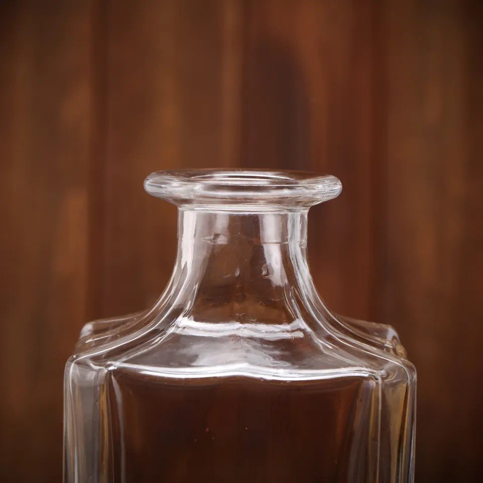 best sale whiskey decanter liquor free sample customize 26 oz glass whiskey bottle for vodka whisky