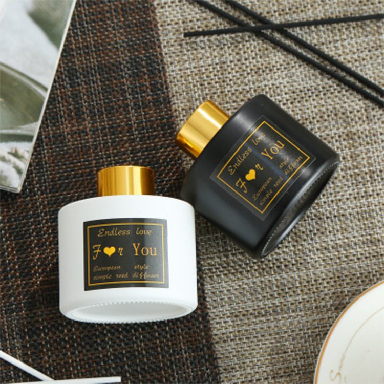 New Design 50ml 120ml 200ml White Black Aromatherapy Reed Diffuser Glass Bottles With Rattan Sticks