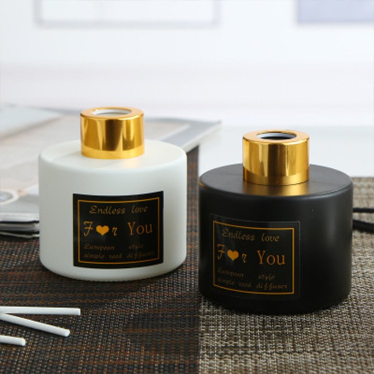 New Design 50ml 120ml 200ml White Black Aromatherapy Reed Diffuser Glass Bottles With Rattan Sticks