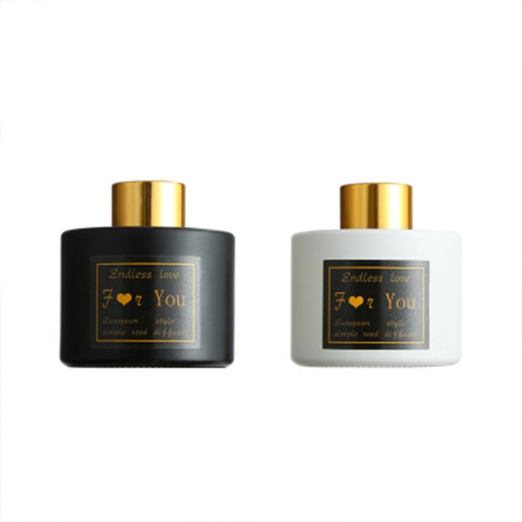 New Design 50ml 120ml 200ml White Black Aromatherapy Reed Diffuser Glass Bottles With Rattan Sticks