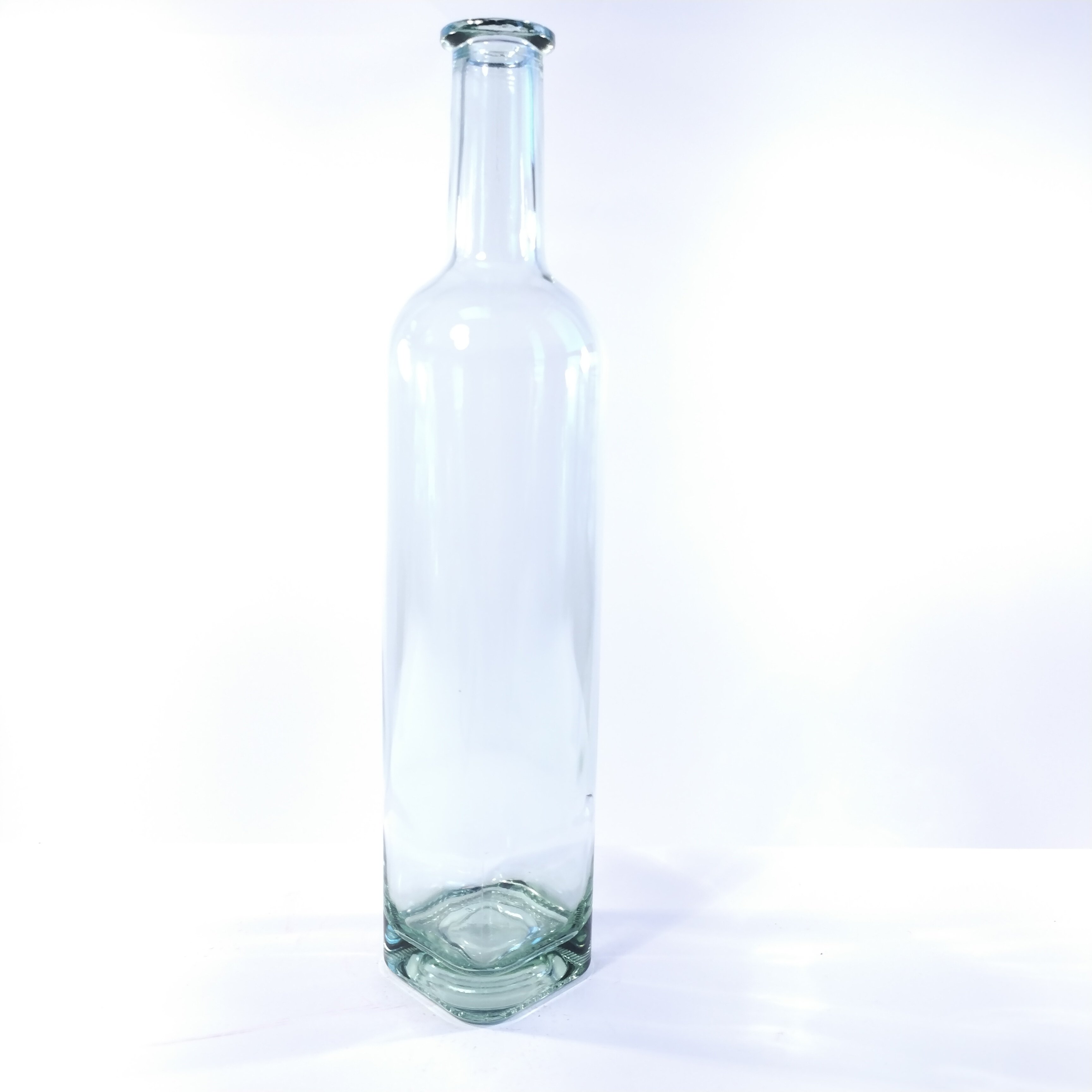 Tianjin Yongxin Excellent Supplier Low Noq 500ml 700ml 750ml Clear Dia mond Shape Wine Bottle Glass Bottle