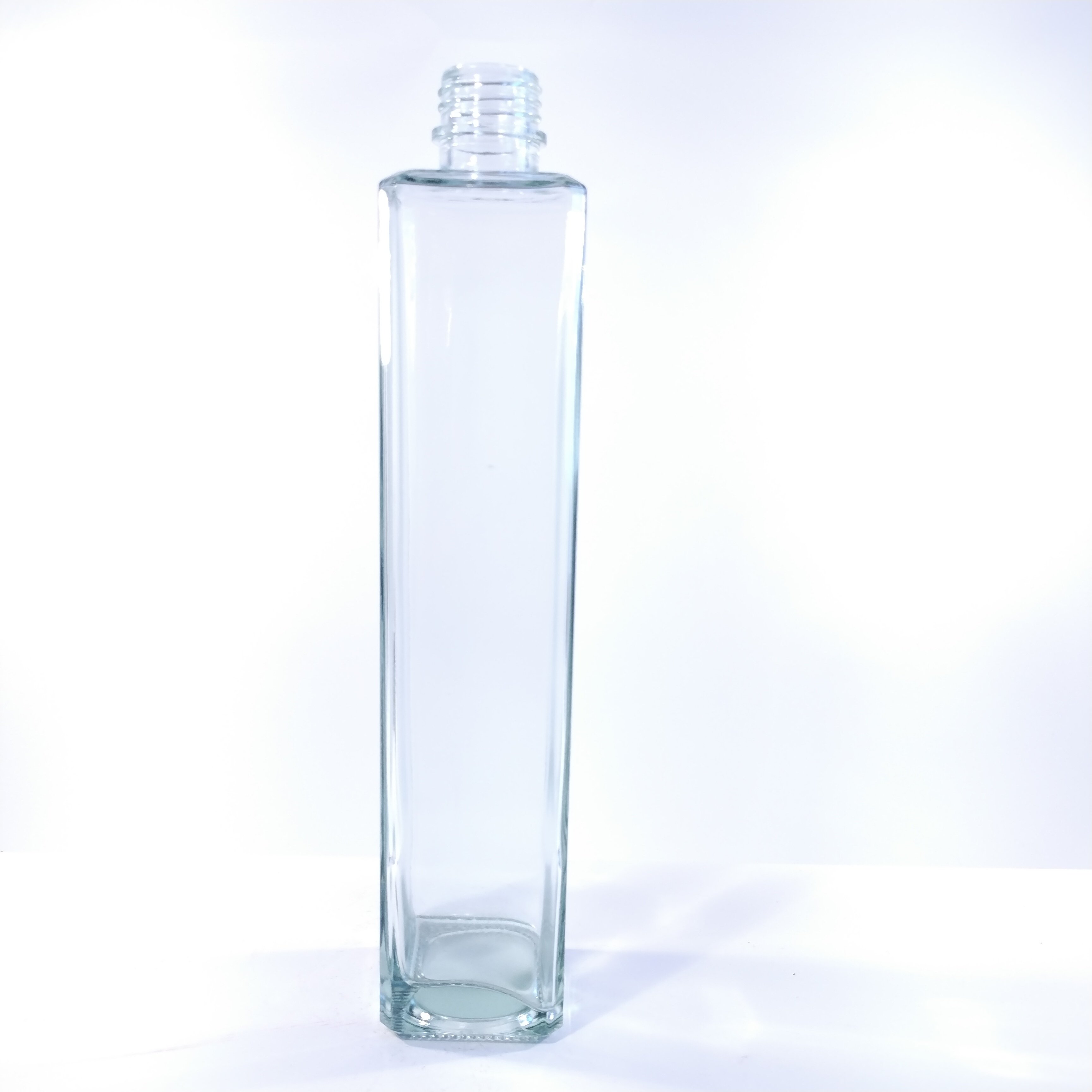 Tianjin Yongxin Excellent Supplier Low Noq 500ml 700ml 750ml Clear Dia mond Shape Wine Bottle Glass Bottle