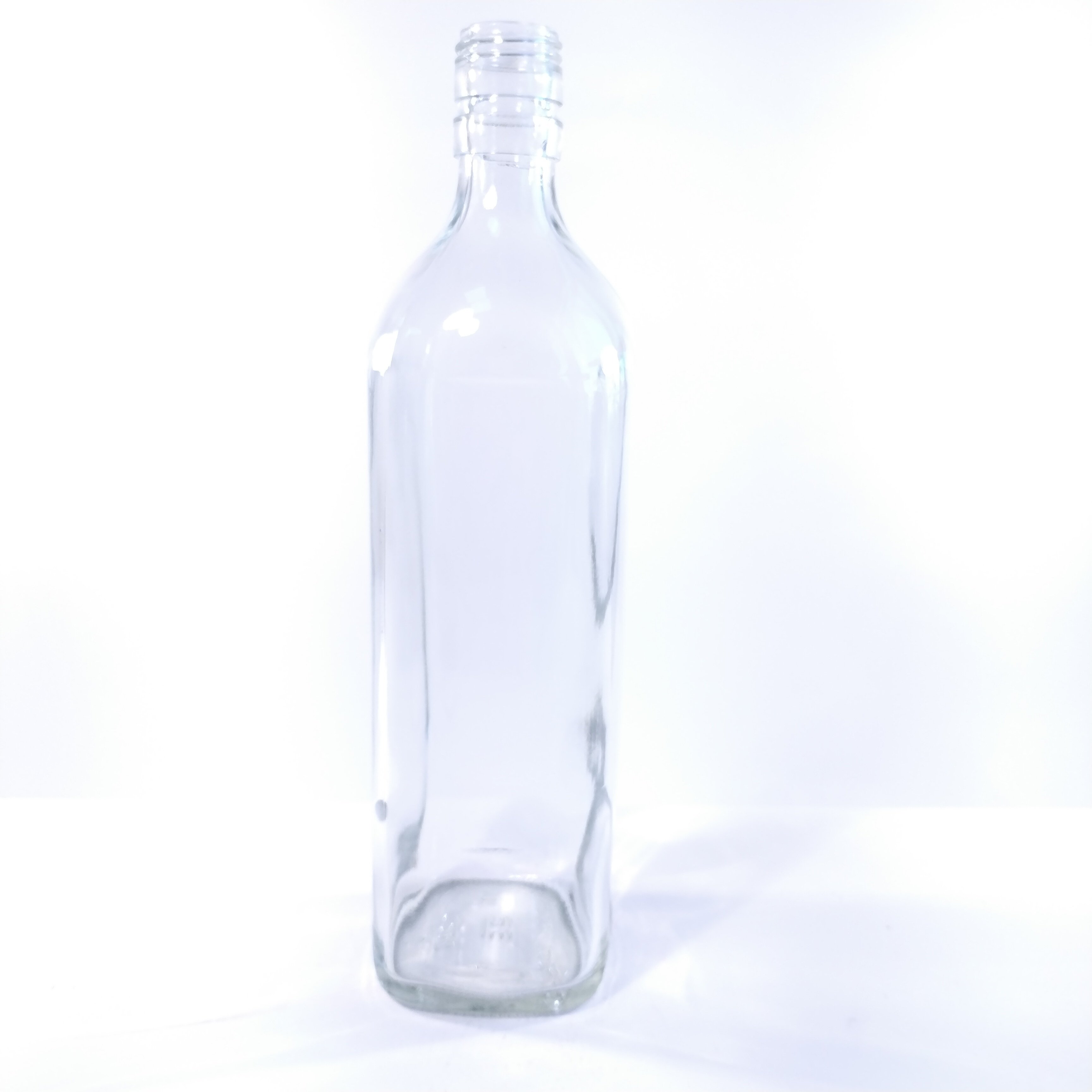 Tianjin Yongxin Excellent Supplier Low Noq 500ml 700ml 750ml Clear Dia mond Shape Wine Bottle Glass Bottle