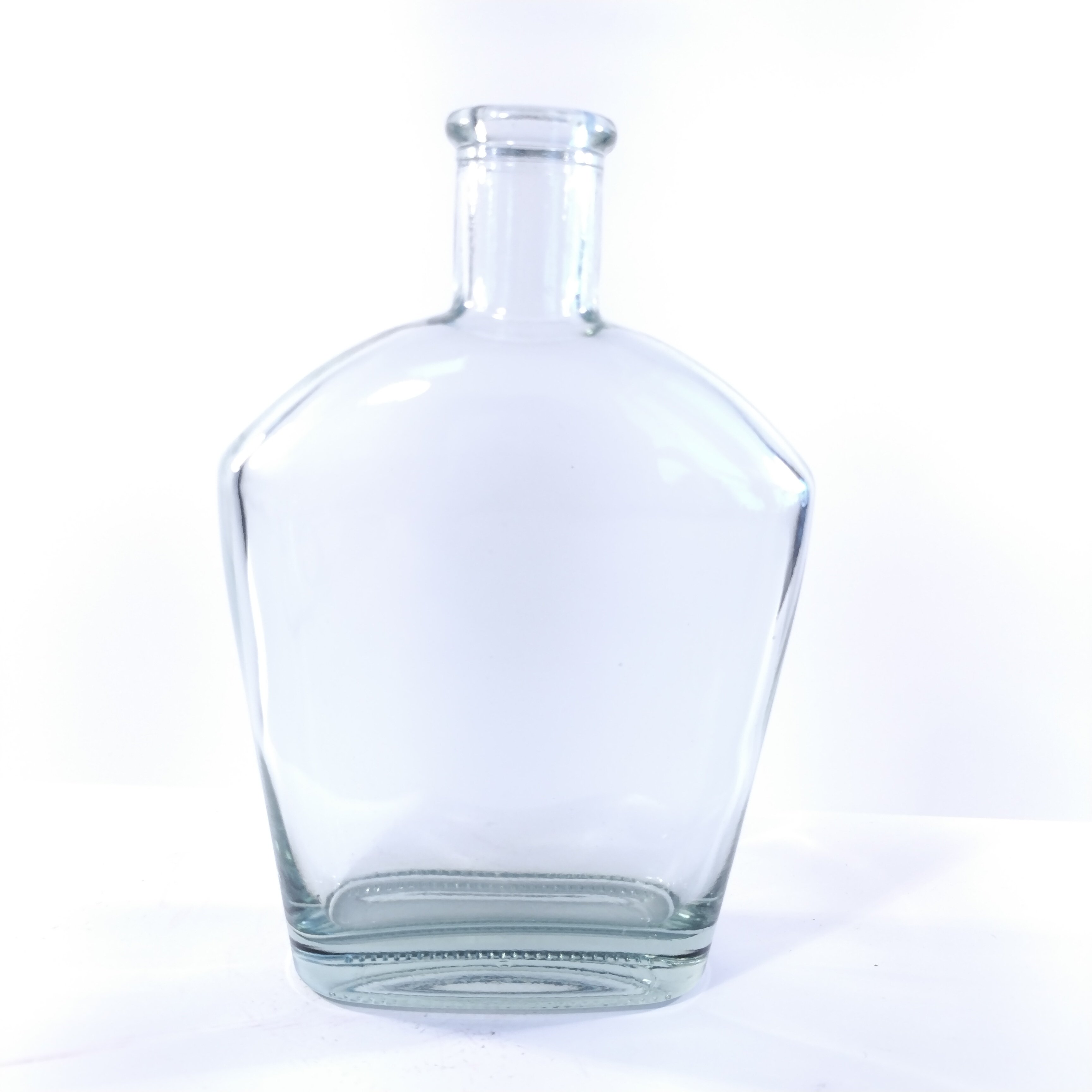 Tianjin Yongxin Excellent Supplier Low Noq 500ml 700ml 750ml Clear Dia mond Shape Wine Bottle Glass Bottle