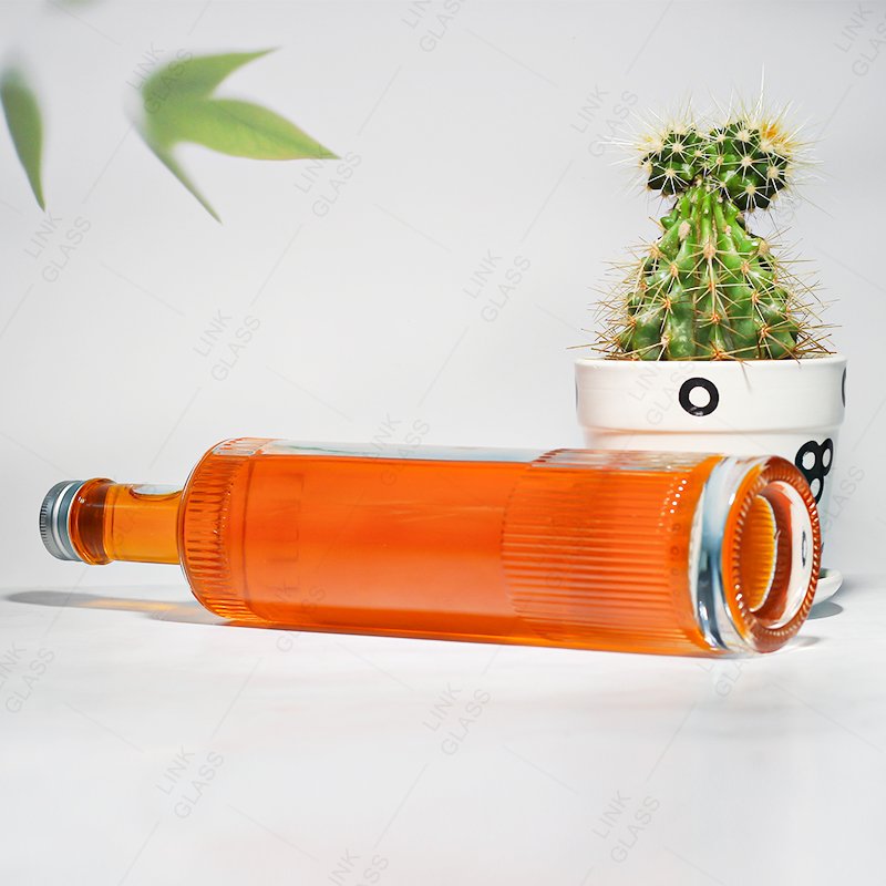 Hot Sale Clear 500ML 750ml Vodka Bottle Glass Liquor Bottle Frosted Whisky Glass Bottle with Wooden Cork