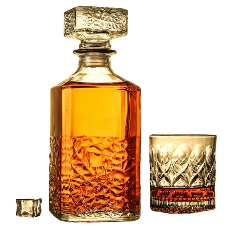 Wholesale Luxury Crystal Glass Decanter Lead Free 950ml Hot Sale Glass Clear Personalized Whiskey Decanter