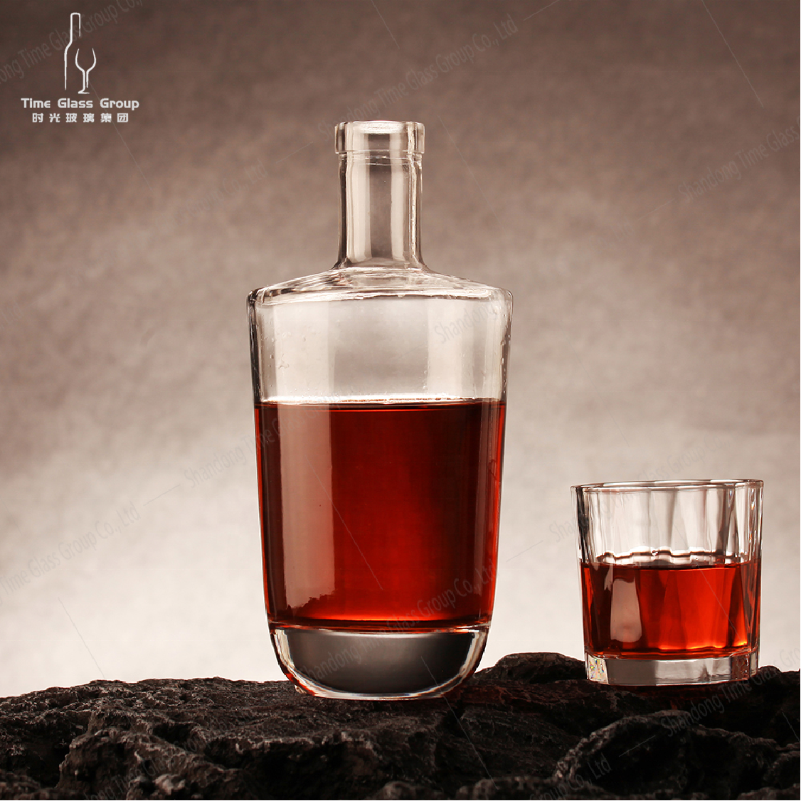 Best Quality 700ml Square Shape Glass Bottle Flat Shoulder Glass Liquor Bottle For Whiskey Vodka