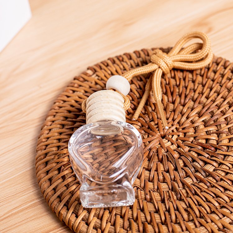 Car-Mounted Decorative Love Perfume Bottle with Five-Thread Wooden Cap Empty Flat Glass Bottle with Frost Finish 8ML