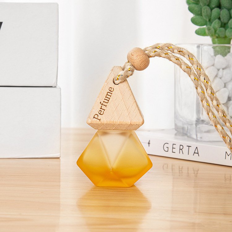 Wholesale Car Mounted Aromatherapy Pendant Personal Care Advanced Flameless Aromatherapy Bottle