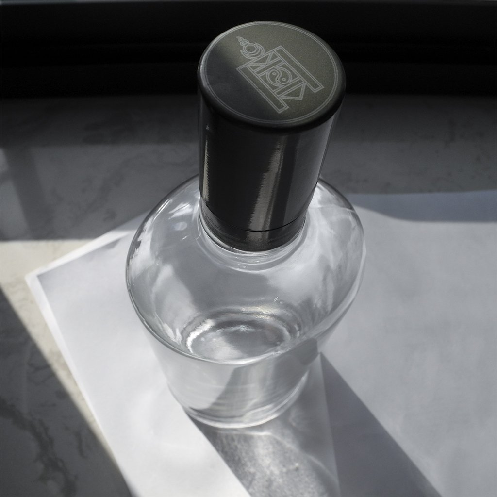 Custom Clear Wine Bottles 200ml 500ml 700ml 750ml Nordic Gin Whiskey Vodka Spirits Glass Bottle Rum Liquor Bottle