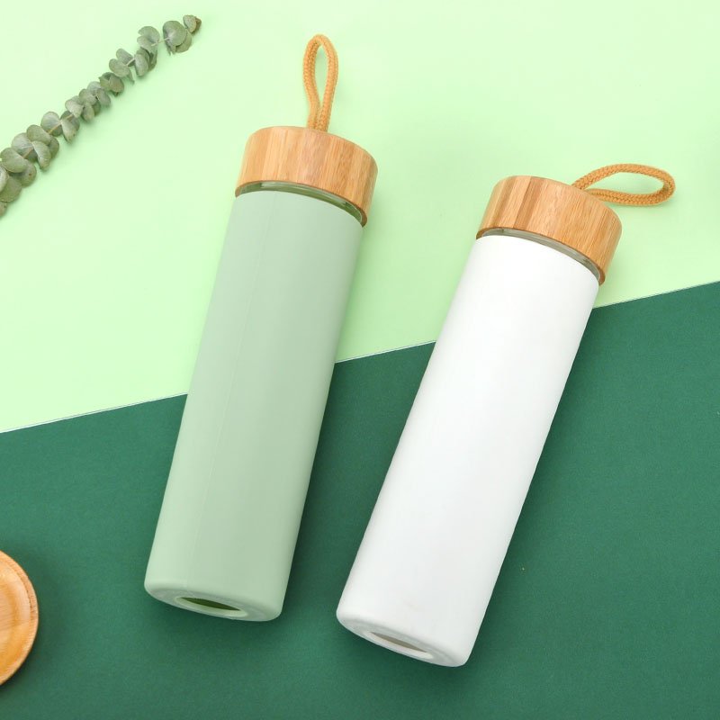 Fashion Design Single Wall Unbreakable Borosilicate Glass portable Glass Bottle with bamboo lid
