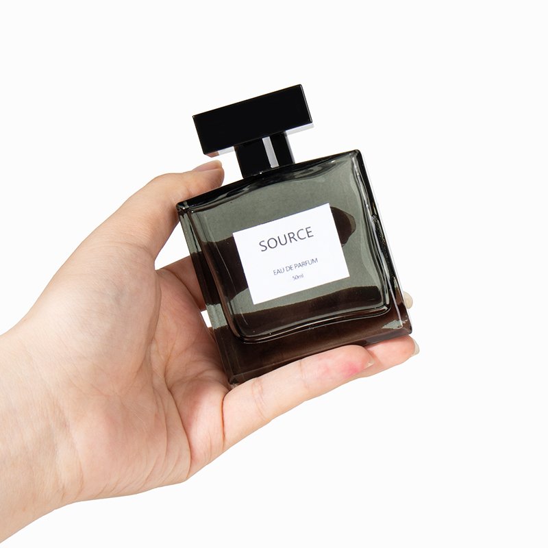Customized Elegant Empty Square Glass Parfum Spray Luxury Perfume Bottle 30ml 50ml With Gold Lid