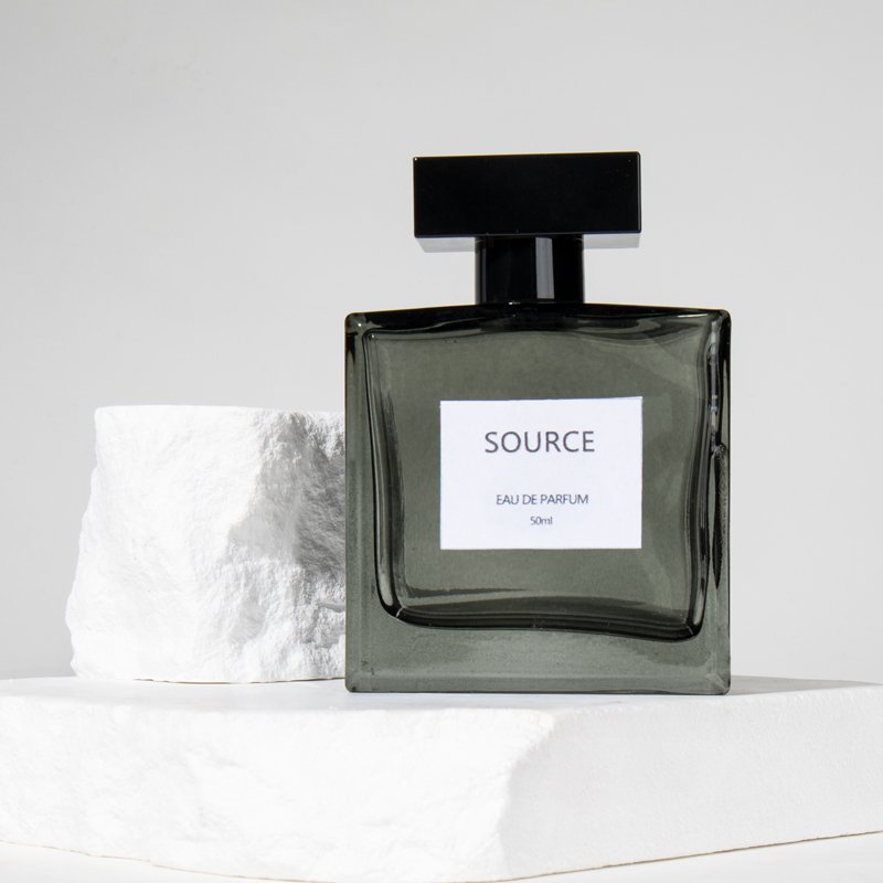 Customized Elegant Empty Square Glass Parfum Spray Luxury Perfume Bottle 30ml 50ml With Gold Lid