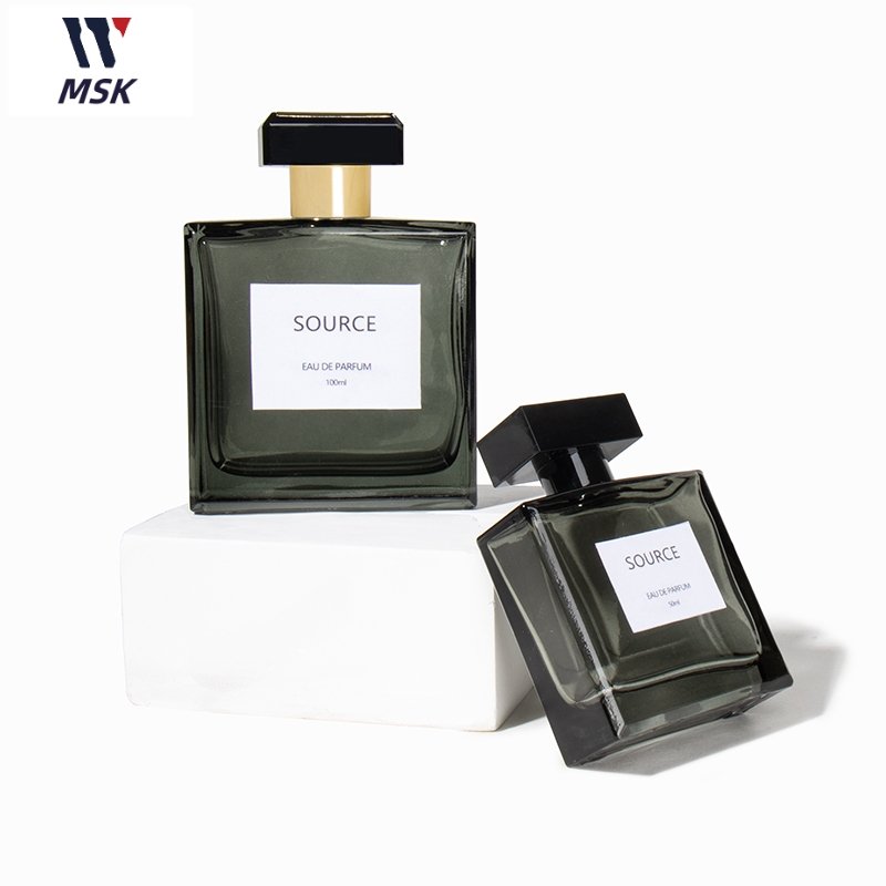 Customized Elegant Empty Square Glass Parfum Spray Luxury Perfume Bottle 30ml 50ml With Gold Lid