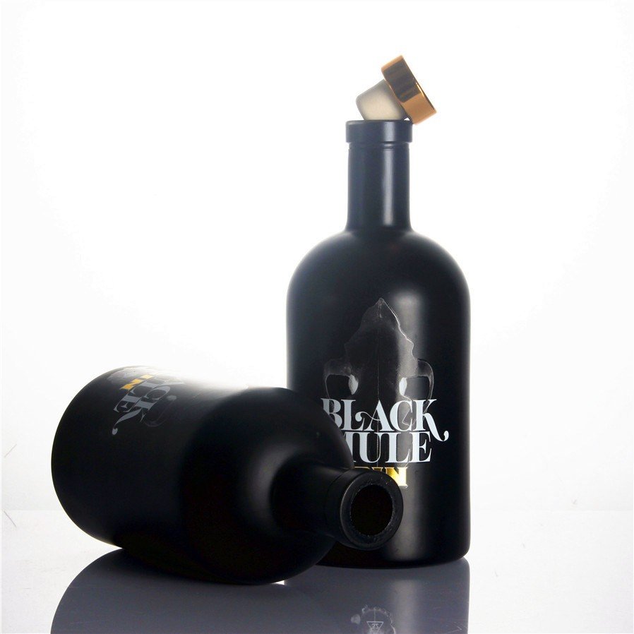 Factory Stock Botella De Vidrio Para Licor 500 700 750 ml Frosted Matte Black Vodka Gin Oliver Oil Spirit Glass Bottle