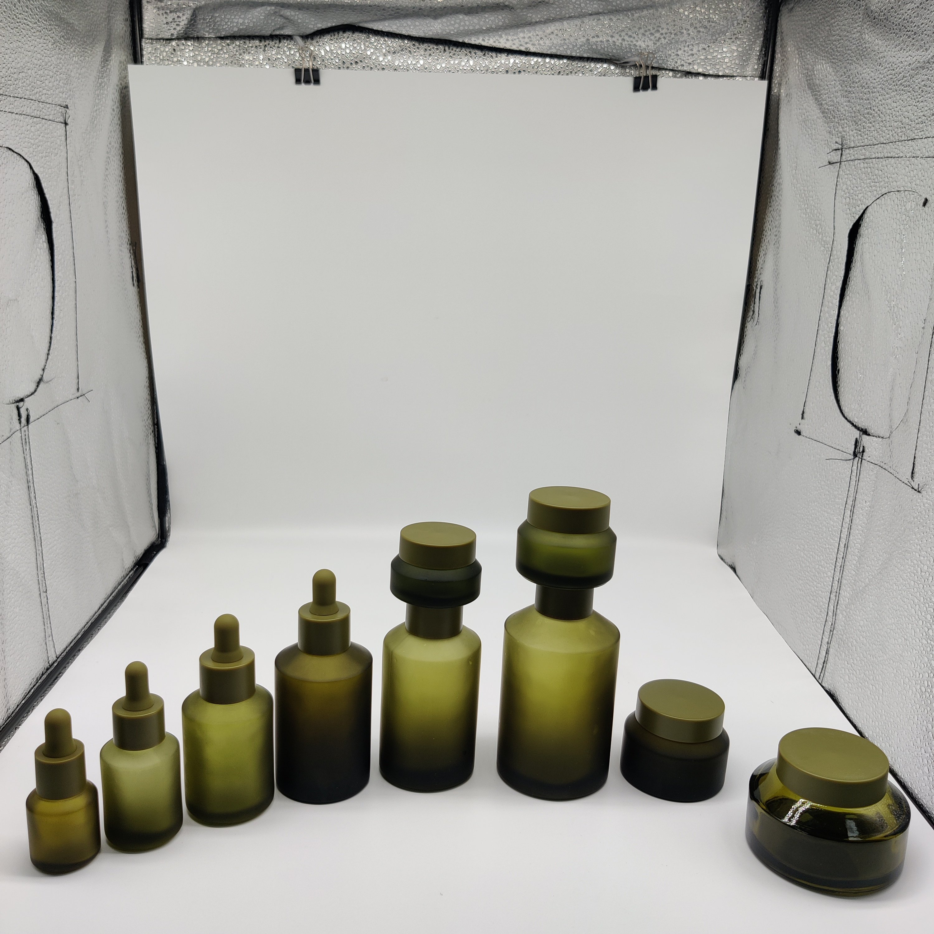 cosmetic packaging 10/15/30/50/100ml frosted clear glass essential oil bottle with bamboo pump