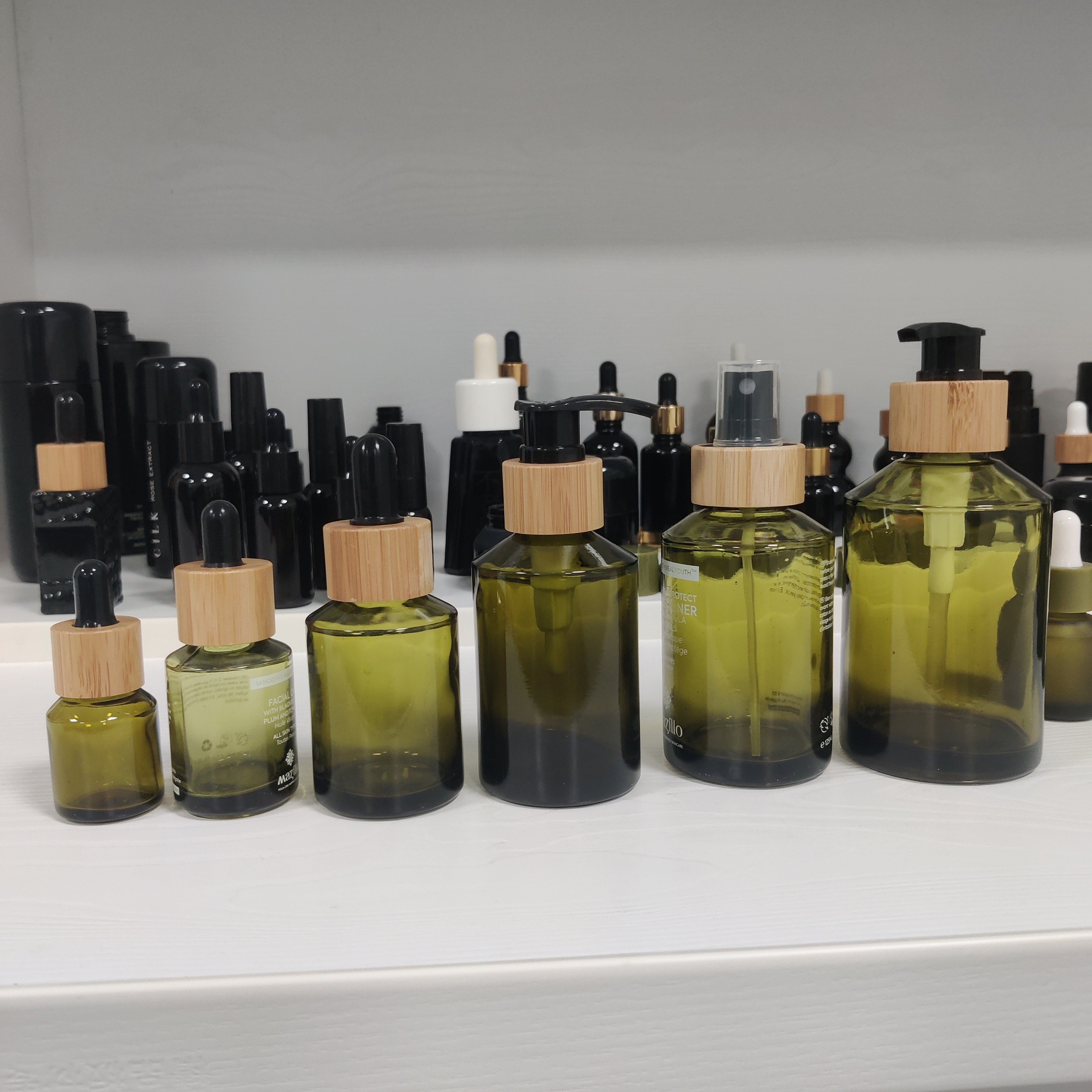 cosmetic packaging 10/15/30/50/100ml frosted clear glass essential oil bottle with bamboo pump