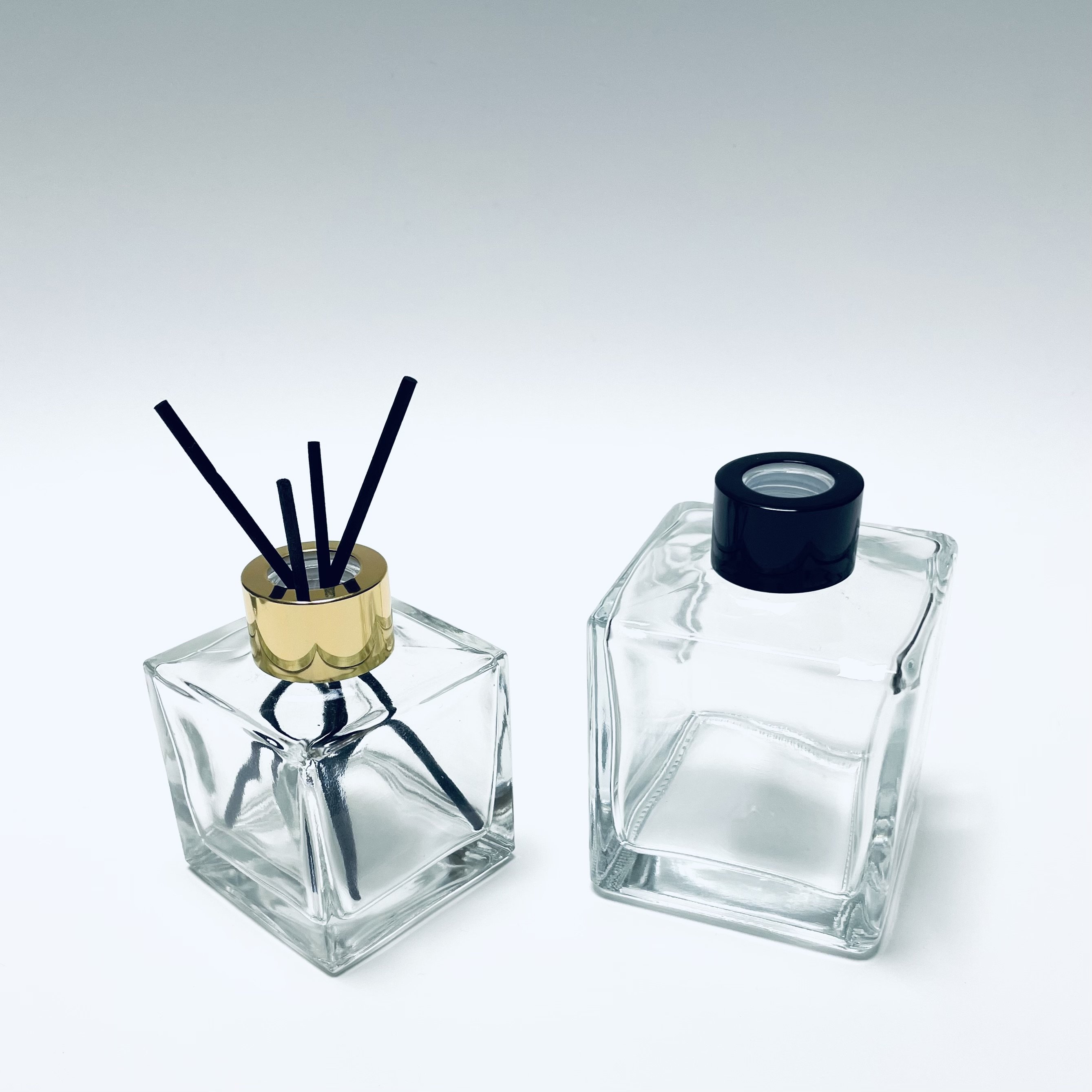 Luxury Clear Frosted Round Perfume Container 50ml 100ml 150ml 200ml Glass Reed Diffuser Bottle For Home Decor Fragrance